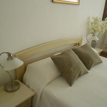 A Casa Chiecchi B&B ローマ エクステリア 写真