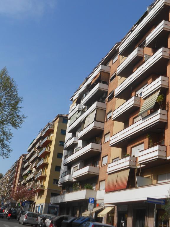 A Casa Chiecchi B&B ローマ エクステリア 写真