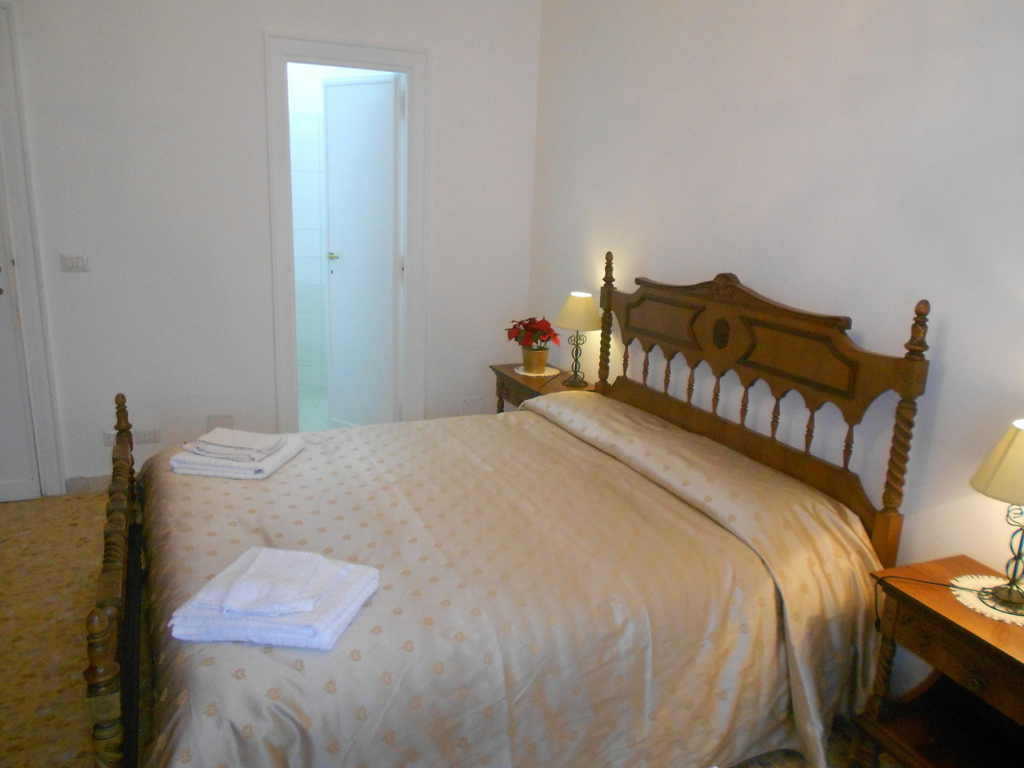 A Casa Chiecchi B&B ローマ エクステリア 写真